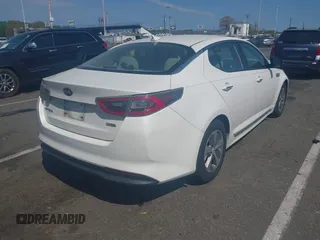 2014 Kia Optima LX z VIN KNAGM4AD8E5076052, wystawiony jako IAAI lot #42170715 z przebiegiem 111 448 mil mil oraz . Historia ofert i sprzedaży dostępna na DreamBid. Obrazek 4.