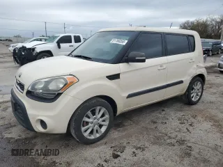 2013 Kia Soul + z VIN KNDJT2A68D7769806, wystawiony jako Copart lot #51769355 z przebiegiem 140 015 mil mil oraz Szkoda całkowita • Salvage title. Historia ofert i sprzedaży dostępna na DreamBid. Obrazek 1.