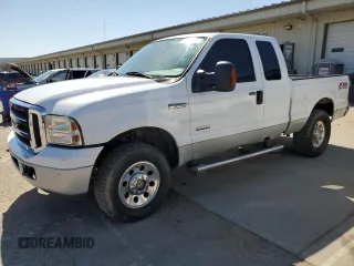 2005 Ford F-250 XL z VIN 1FTSX21P45EA62846, wystawiony jako Copart lot #56199155 z przebiegiem 183 084 mil mil oraz Czysty tytuł • Clean title. Historia ofert i sprzedaży dostępna na DreamBid. Obrazek 1.