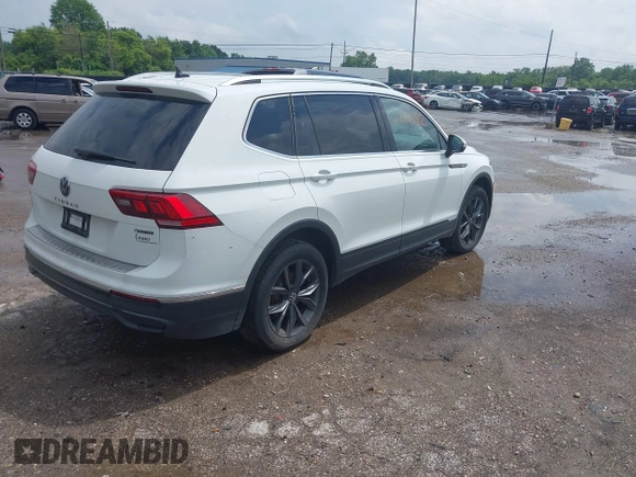 2022 Volkswagen Tiguan SE z VIN 3VV2B7AX0NM079702, wystawiony jako IAAI lot #42600950 z przebiegiem 91 826 mil mil oraz . Historia ofert i sprzedaży dostępna na DreamBid. Obrazek 4.