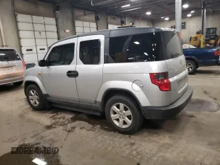 2010 Honda Element EX with VIN 5J6YH1H70AL005440, listed as a Copart auction lot 82518044 with 38,438 mi miles and Salvage Title. Bid and sale history available at DreamBid. Image 2.