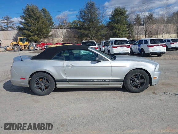 2013 Ford Mustang V6 z VIN 1ZVBP8EMXD5242038, wystawiony jako IAAI lot #41744352 z przebiegiem 167 227 mil mil oraz . Historia ofert i sprzedaży dostępna na DreamBid. Obrazek 13.