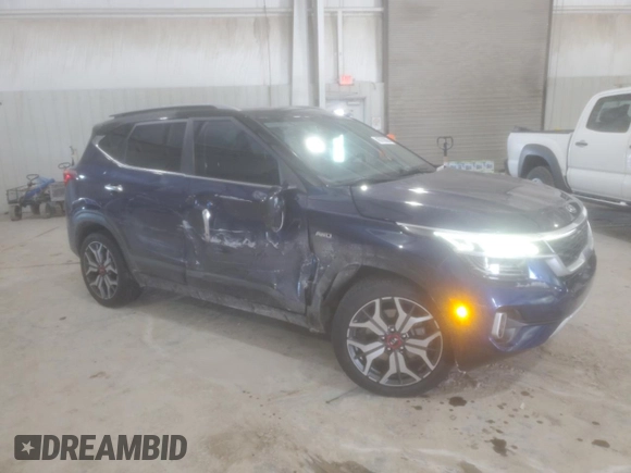 2021 Kia Seltos SX with VIN KNDETCA24M7207406, listed as a Copart auction lot 45762665 with 70,955 mi miles and Salvage Title. Bid and sale history available at carsss.com. Image 4.