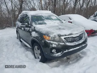 2013 Kia Sorento EX with VIN 5XYKU4A2XDG318700, listed as a IAAI auction lot 41258392 with 135,496 mi miles and . Bid and sale history available at carsss.com. Image 1.