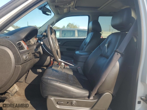2011 Chevrolet Avalanche LTZ with VIN 3GNMCGE02BG335552, listed as a Copart auction lot 46459715 with 193,625 mi miles and Salvage Title. Bid and sale history available at carsss.com. Image 7.