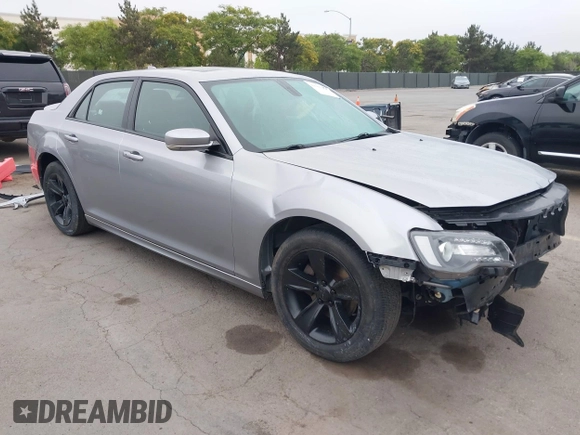 2018 Chrysler 300 S z VIN 2C3CCABG3JH266313, wystawiony jako IAAI lot #42397694 z przebiegiem 79 549 mil mil oraz . Historia ofert i sprzedaży dostępna na DreamBid. Obrazek 1.