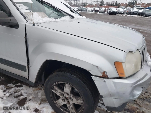 2006 Jeep Grand Cherokee Laredo with VIN 1J4GR48K86C315017, listed as a IAAI auction lot 41573109 with 224,127 mi miles. Bid and sale history available at carsss.com. Image 6.