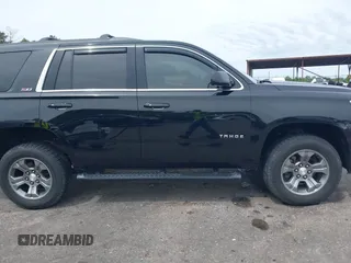 2017 Chevrolet Tahoe LT z VIN 1GNSKBKC8HR311969, wystawiony jako IAAI lot #42126414 z przebiegiem 160 994 mil mil oraz . Historia ofert i sprzedaży dostępna na DreamBid. Obrazek 13.