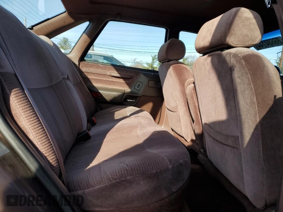 1989 Ford Taurus GL with VIN 1FABP52U1KA299938, listed as a Copart auction lot 86684144 with 52,675 mi miles and Salvage Title. Bid and sale history available at carsss.com. Image 10.