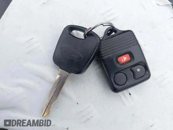 2002 Ford Excursion Limited с VIN 1FMNU43S02ED21911, выставлен на аукционе IAAI как лот 41318676 с пробегом 423 528 миль миль и . История ставок и продаж доступна на DreamBid. Изображение 11.