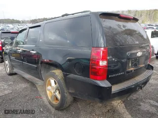 2008 Chevrolet Suburban LT w/3LT with VIN 3GNFC16078G236433, listed as a IAAI auction lot 41638246 with 200,244 mi miles. Bid and sale history available at carsss.com. Image 3.