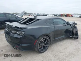 2019 Chevrolet Camaro 2SS с VIN 1G1FH1R78K0118785, выставлен на аукционе IAAI как лот 41365572 с пробегом 62 169 миль миль и . История ставок и продаж доступна на DreamBid. Изображение 4.