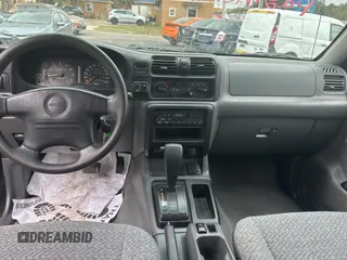 1999 Isuzu Rodeo S z VIN 4S2CK58W7X4357230, wystawiony jako Copart lot #45724855 z przebiegiem 130 446 mil mil oraz Czysty tytuł • Clean title. Historia ofert i sprzedaży dostępna na DreamBid. Obrazek 9.