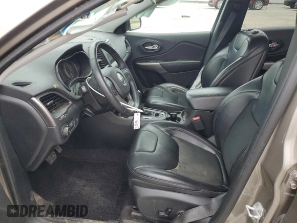 2019 Jeep Cherokee Latitude Plus with VIN 1C4PJMLB2KD169934, listed as a Copart auction lot 57332795 with 110,549 mi miles and Salvage title. Bid and sale history available at DreamBid. Image 7.