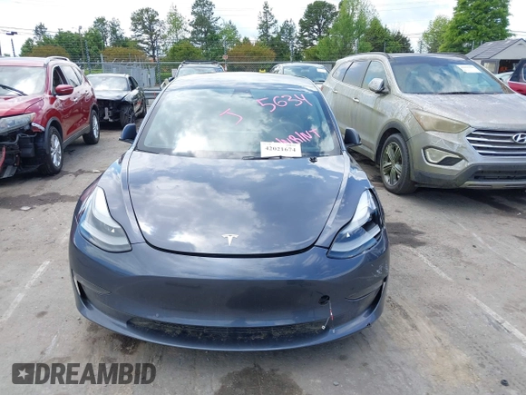 2022 Tesla Model 3 Long Range z VIN 5YJ3E1EB4NF175634, wystawiony jako IAAI lot #42021674 z przebiegiem 39 475 mil mil oraz . Historia ofert i sprzedaży dostępna na DreamBid. Obrazek 12.