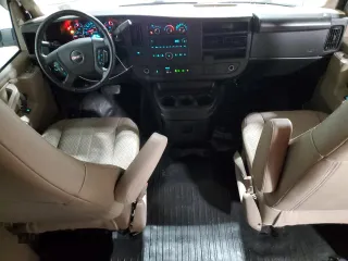 2022 GMC Savana z VIN 1GTZ7GF79N1230444, wystawiony jako Copart lot #47751865 z przebiegiem 43 481 mil mil oraz Szkody całkowita. Historia ofert i sprzedaży dostępna na DreamBid. Obrazek 8.