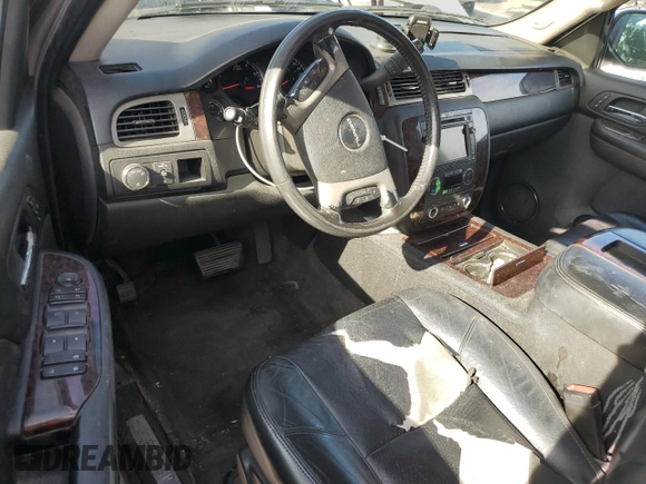 2009 GMC Yukon XL z VIN 1GKFC06279R255624, wystawiony jako Copart lot #49852455 z przebiegiem 236 322 mil mil oraz Szkoda całkowita • Salvage title. Historia ofert i sprzedaży dostępna na DreamBid. Obrazek 8.