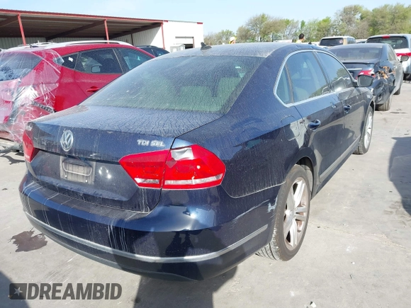 2013 Volkswagen Passat SEL Premium z VIN 1VWCN7A33DC125396, wystawiony jako IAAI lot #41862605 z przebiegiem 123 542 mil mil oraz . Historia ofert i sprzedaży dostępna na DreamBid. Obrazek 4.