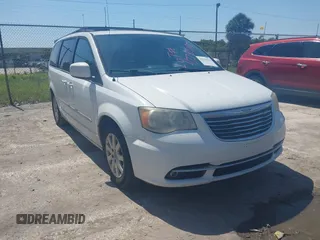 2014 Chrysler Town & Country Touring z VIN 2C4RC1BG1ER397195, wystawiony jako IAAI lot #42292026 z przebiegiem 109 842 mil mil oraz . Historia ofert i sprzedaży dostępna na DreamBid. Obrazek 1.