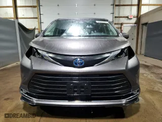 2024 Toyota Sienna XLE with VIN 5TDYRKEC8RS205440, listed as a Copart auction lot 54407305 with 49,934 mi miles and Clean Title. Bid and sale history available at carsss.com. Image 5.