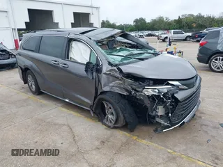 2024 Toyota Sienna XLE z VIN 5TDYRKEC2RS220855, wystawiony jako IAAI lot #41213081 z przebiegiem 2852 mil mil oraz . Historia ofert i sprzedaży dostępna na DreamBid. Obrazek 1.