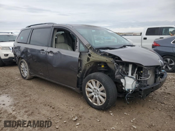 2013 Toyota Sienna XLE z VIN 5TDDK3DC1DS050345, wystawiony jako Copart lot #49737225 z przebiegiem 125 247 mil mil oraz Szkoda całkowita • Salvage title. Historia ofert i sprzedaży dostępna na DreamBid. Obrazek 4.