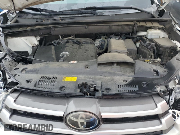 2019 Toyota Highlander LE z VIN 5TDZZRFH4KS310635, wystawiony jako Copart lot #56119985 z przebiegiem 67 360 mil mil oraz Szkoda całkowita • Salvage title. Historia ofert i sprzedaży dostępna na DreamBid. Obrazek 12.