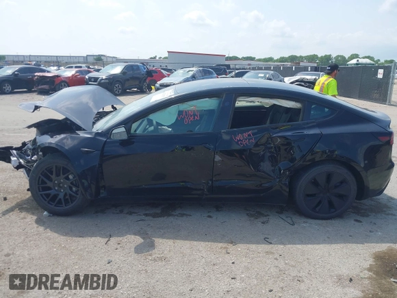 2025 Tesla Model 3 Long Range z VIN 5YJ3E1EB0SF919659, wystawiony jako IAAI lot #42128333 z przebiegiem 2 068 mil mil oraz . Historia ofert i sprzedaży dostępna na DreamBid. Obrazek 13.