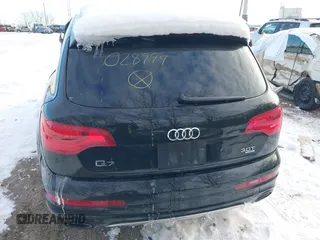 2015 Audi Q7 3.0T S line Prestige with VIN WA1DGAFE8FD028999, listed as a IAAI auction lot 41298408 with 111,446 mi miles. Bid and sale history available at carsss.com. Image 17.