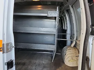 2013 Chevrolet Express Cargo z VIN 1GCWGFCA9D1141954, wystawiony jako IAAI lot #42858489 z przebiegiem 153 816 mil mil oraz . Historia ofert i sprzedaży dostępna na DreamBid. Obrazek 1.