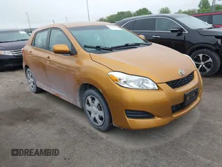2010 Toyota Matrix z VIN 2T1KU4EE4AC299461, wystawiony jako IAAI lot #42354358 z przebiegiem 137 856 mil mil oraz . Historia ofert i sprzedaży dostępna na DreamBid. Obrazek 1.
