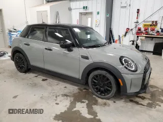 2023 MINI Hardtop 4 Door Cooper Classic z VIN WMW33DK0XP2S54786, wystawiony jako Copart lot #87873415 z przebiegiem 50 956 mil mil oraz Szkoda całkowita • Salvage title. Historia ofert i sprzedaży dostępna na DreamBid. Obrazek 4.
