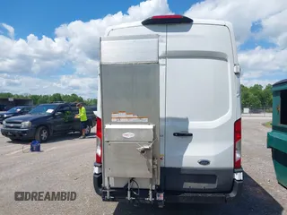 2021 Ford Transit Cargo z VIN 1FTBF4X81MKA80705, wystawiony jako IAAI lot #41929575 z przebiegiem Nie podano mil oraz . Historia ofert i sprzedaży dostępna na DreamBid. Obrazek 15.