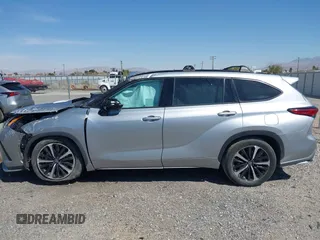 2022 Toyota Highlander XSE with VIN 5TDJZRAH8NS112035, listed as a IAAI auction lot 41840559 with 19,647 mi miles and . Bid and sale history available at DreamBid. Image 13.