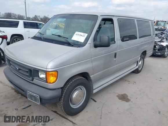 2003 Ford Econoline Passenger XL z VIN 1FBSS31L53HB42092, wystawiony jako IAAI lot #41520622 z przebiegiem 89 125 mil mil oraz . Historia ofert i sprzedaży dostępna na DreamBid. Obrazek 2.