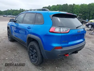 2019 Jeep Cherokee Trailhawk with VIN 1C4PJMBX0KD141577, listed as a IAAI auction lot 42413454 with 122,386 mi miles and . Bid and sale history available at DreamBid. Image 3.