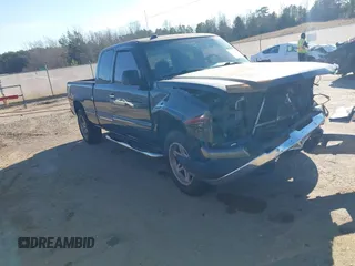 2005 Chevrolet Silverado 1500 LS with VIN 1GCEC19Z25Z229402, listed as a IAAI auction lot 41293377 with 199,583 mi miles. Bid and sale history available at carsss.com. Image 1.