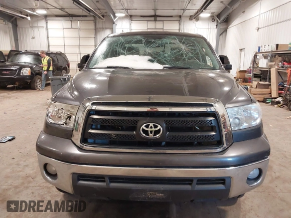 2013 Toyota Tundra z VIN 5TFUM5F11DX045948, wystawiony jako IAAI lot #41687797 z przebiegiem 177 579 mil mil oraz . Historia ofert i sprzedaży dostępna na DreamBid. Obrazek 12.