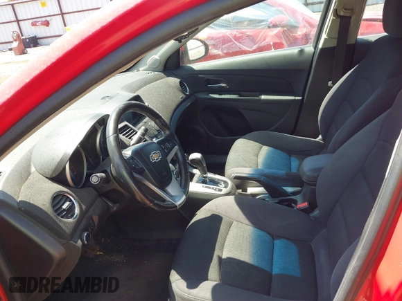2014 Chevrolet Cruze 1LT z VIN 1G1PC5SB3E7127267, wystawiony jako IAAI lot #42632810 z przebiegiem 148 772 mil mil oraz . Historia ofert i sprzedaży dostępna na DreamBid. Obrazek 5.
