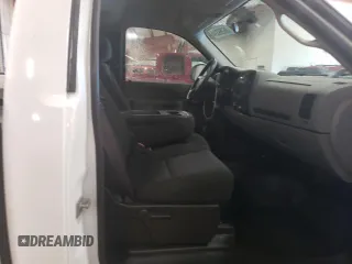 2011 GMC Sierra 1500 Work Truck z VIN 1GTN1TEX7BZ465514, wystawiony jako Copart lot #86299324 z przebiegiem 153 323 mil mil oraz Szkody całkowita. Historia ofert i sprzedaży dostępna na DreamBid. Obrazek 10.