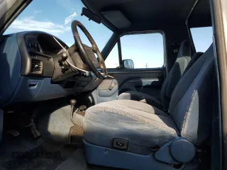 1994 Ford Bronco XL с VIN 1FMEU15N0RLA76670, выставлен на аукционе Copart как лот 46048315 с пробегом 269 968 миль миль и Списание • Salvage title. История ставок и продаж доступна на DreamBid. Изображение 7.