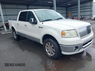 2006 Lincoln Mark LT with VIN 5LTPW18516FJ22601, listed as a IAAI auction lot 41819967 with 231,890 mi miles. Bid and sale history available at carsss.com. Image 1.