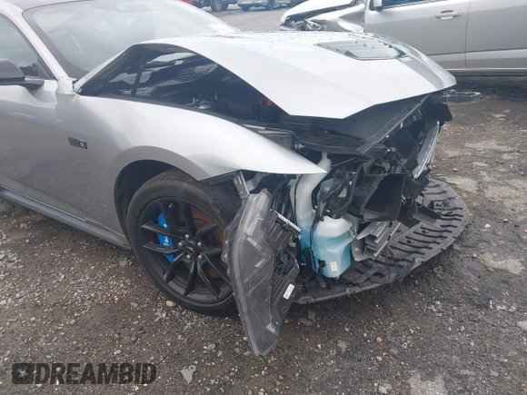 2024 Ford Mustang GT z VIN 1FA6P8CF2R5411281, wystawiony jako IAAI lot #42443350 z przebiegiem 16 946 mil mil oraz . Historia ofert i sprzedaży dostępna na DreamBid. Obrazek 18.