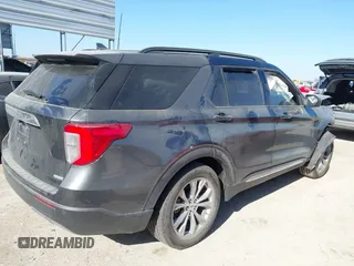 2020 Ford Explorer XLT with VIN 1FMSK7DH9LGB63359, listed as a IAAI auction lot 41758868 with 56,957 mi miles. Bid and sale history available at carsss.com. Image 4.