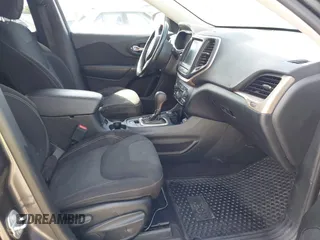 2016 Jeep Cherokee Latitude z VIN 1C4PJMCS1GW367447, wystawiony jako IAAI lot #42367643 z przebiegiem 151 072 mil mil oraz . Historia ofert i sprzedaży dostępna na DreamBid. Obrazek 5.