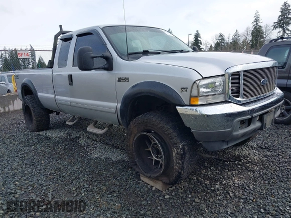 2001 Ford Super Duty F-250 XL with VIN 1FTNX21S01EB08460, listed as a IAAI auction lot 41890597 with 218,302 mi miles. Bid and sale history available at carsss.com. Image 1.