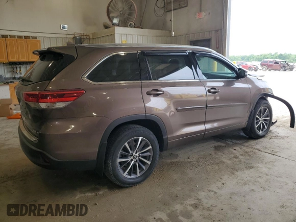 2018 Toyota Highlander SE с VIN 5TDJZRFHXJS872020, выставлен на аукционе Copart как лот 57116995 с пробегом 100 505 миль миль и Списание • Salvage title. История ставок и продаж доступна на DreamBid. Изображение 3.