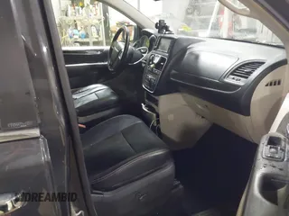 2011 Chrysler Town & Country Touring-L with VIN 2A4RR8DG1BR783206, listed as a IAAI auction lot 41530267 with 128,237 mi miles. Bid and sale history available at carsss.com. Image 5.