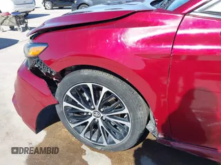 2018 Toyota Camry LE z VIN 4T1B11HK9JU583160, wystawiony jako IAAI lot #41707215 z przebiegiem 134 214 mil mil oraz . Historia ofert i sprzedaży dostępna na DreamBid. Obrazek 20.