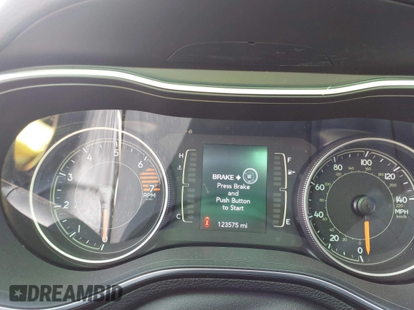 2019 Jeep Cherokee Latitude Plus with VIN 1C4PJLLB3KD223431, listed as a IAAI auction lot 40377530 with 123,575 mi miles. Bid and sale history available at carsss.com. Image 7.